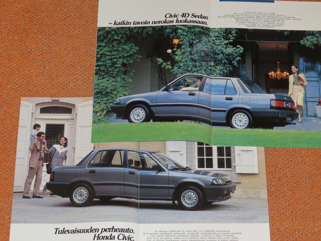 1985 Honda Civic 4-ov esite - suom - KUIN UUSI - 12 sivua