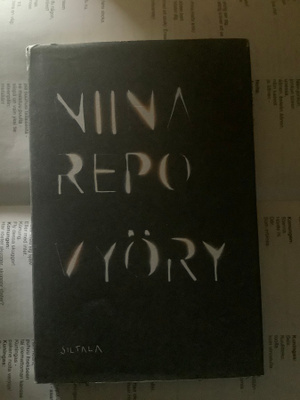 Niina Repo - Vyöry (sid.)