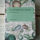 Pentti Huovinen - Tanssii bakteerien kanssa (nid.) - pikkukuva 1