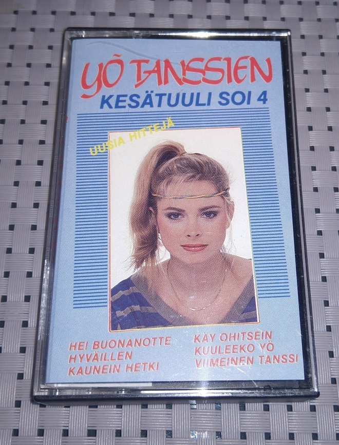 YÖ TANSSIEN KESÄTUULI SOI 4    C-KASETTI