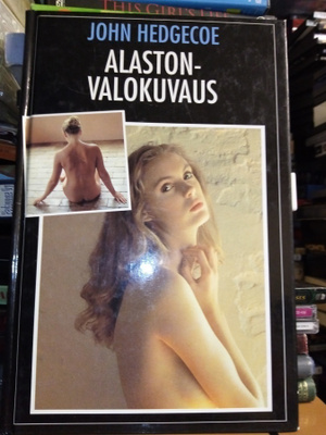 Hedgecoe : Alastonvalokuvaus ( SIS POSTIKULU)