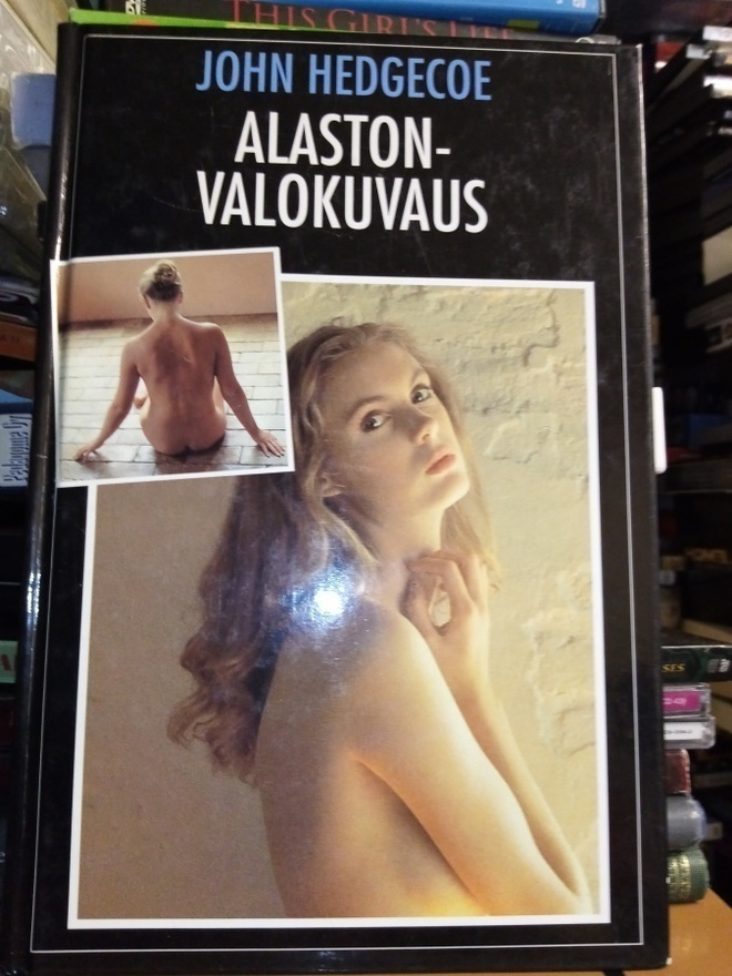 Hedgecoe : Alastonvalokuvaus ( SIS POSTIKULU)