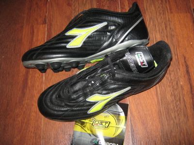 DIADORA Jalkapallokengät koko 42 uudet