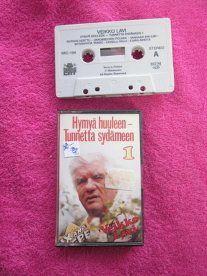 HYMYÄ HUULEEN-TUNNETTA SYDÄMMEEN 1 - veikko lavi MIC-184