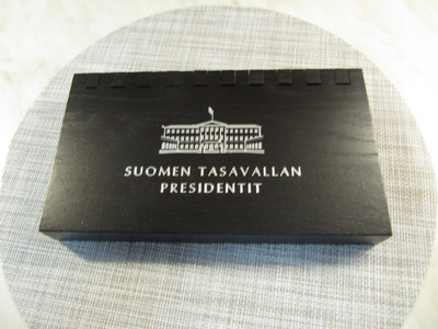 Suomen Tasavallan Presidentit mitalikotelo 1977.