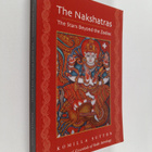 Komilla Sutton : The Nakshatras - The Stars Beyond the Zo... - pikkukuva 1