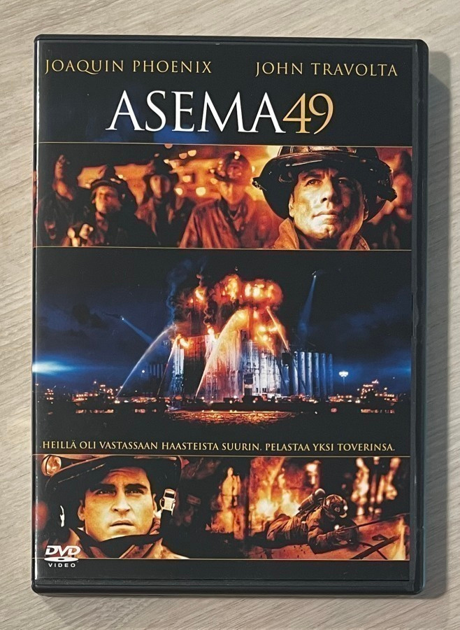 Asema 49 (2004) Joaquin Phoenix, John Travolta