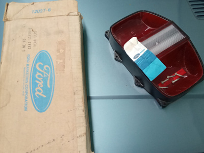 Ford Galaxie 1968 takavalon linssi
