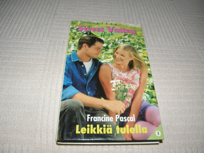 Francine Pascal Sweet Valley High 3 Leikkiä tulella
