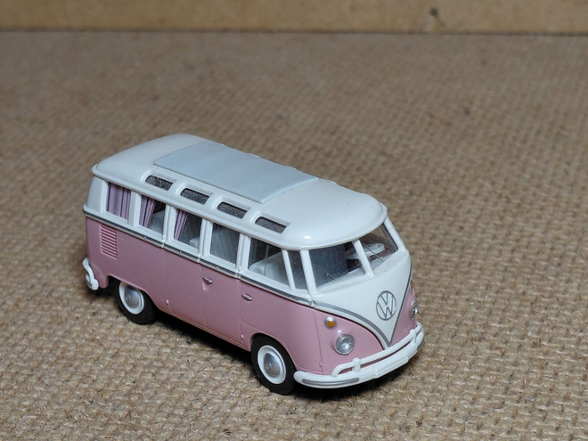 Volkswagen 	T1 Transporter	bussi	1962	vaaleanp.	1:87	Wiking