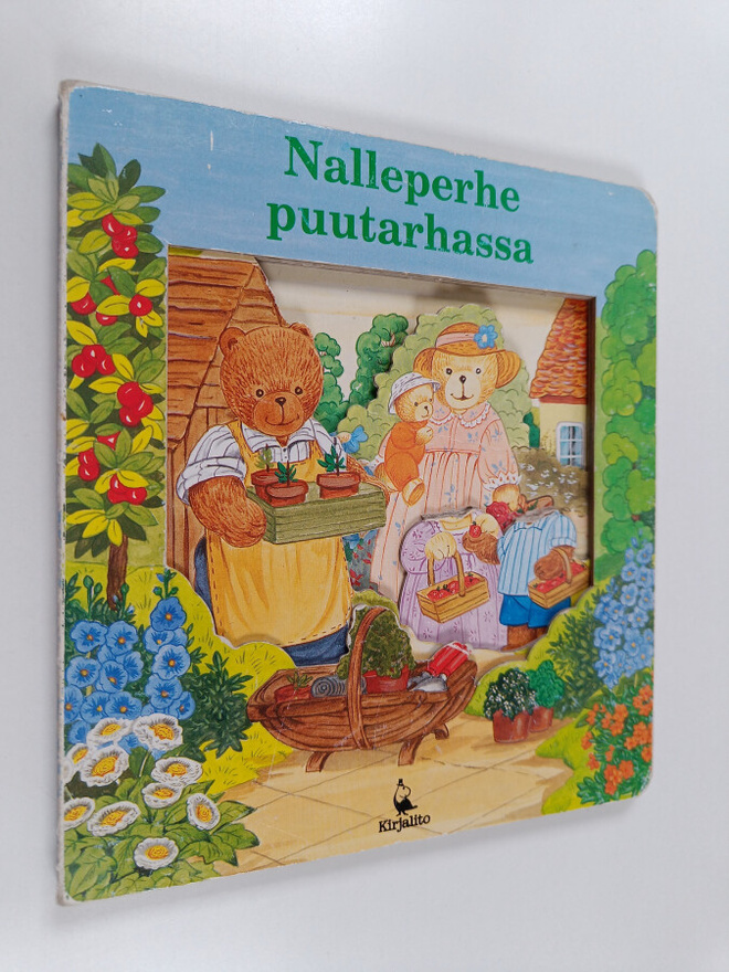 Dorothea King : Nalleperhe puutarhassa
