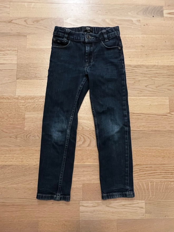 Hugo Boss tummansiniset farkut 108cm