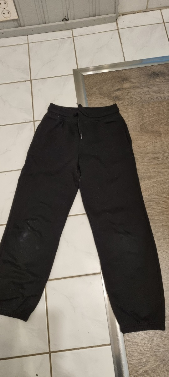College housut koko 140 cm.