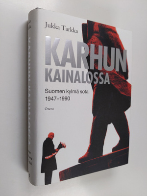 Jukka Tarkka : Karhun kainalossa