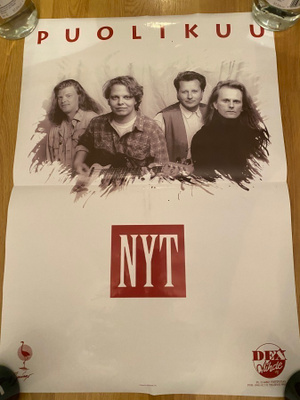 Puolikuu juliste