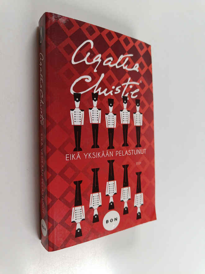 Agatha Christie : Eikä yksikään pelastunut