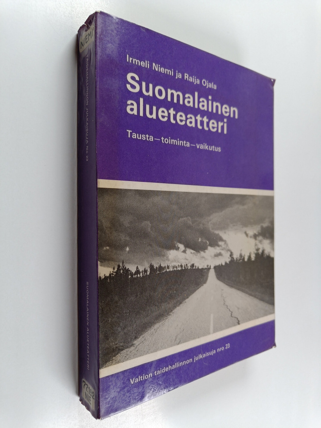 Irmeli Niemi : Suomalainen alueteatteri : tausta - toimin...
