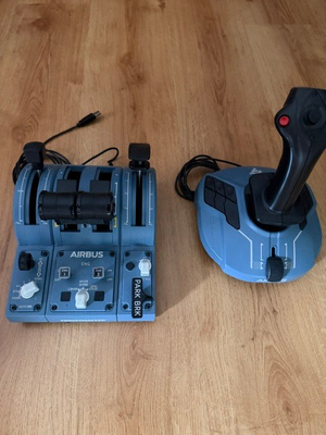 Thrustmaster lentosimulaattorin ohjaimet