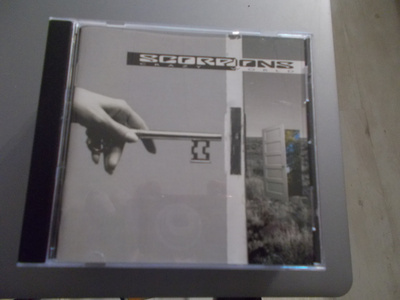CD SCORPIONS ** CRAZY WORLD **