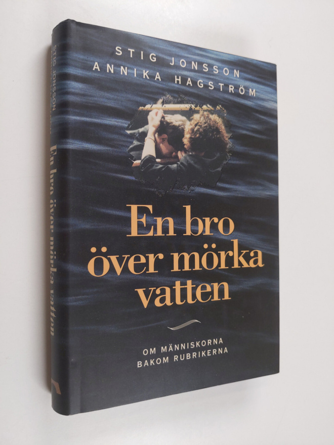 Stig Jonsson : En bro över mörka vatten : om människorna ...