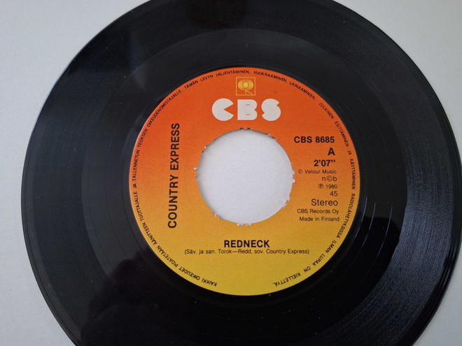 COUNTRY EXPRESS Sinkku REDNECK (  CBS 8685 )