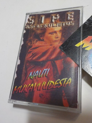 SIPE & SALAKULJETUS - NAUTI MUKAVUUDESTA C-KASETTI