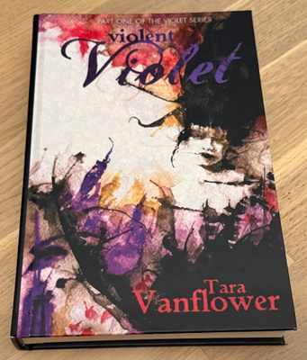 Tara Vanflower - Violent Violet Kirja