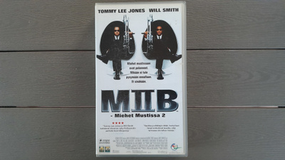 VHS: Men In Black II / Miehet Mustissa 2 (Tommy Lee Jones)
