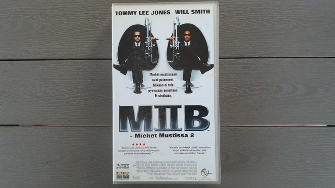 VHS: Men In Black II / Miehet Mustissa 2 (Tommy Lee Jones)