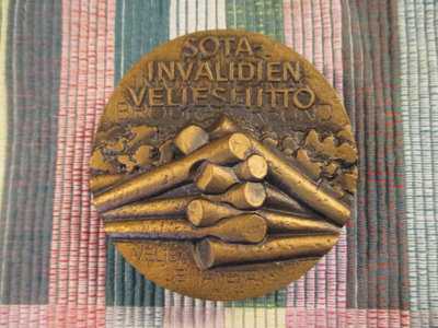 Sotainvalidien Veljesliitto mitali 1990 /Heikki Häiväoja .
