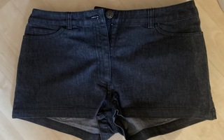 Lyhyet shortsit