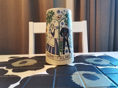 KUPITTAAN SAVI HAARIKKA, KÄSINMAALATTU /Design Gudrun Raunio
