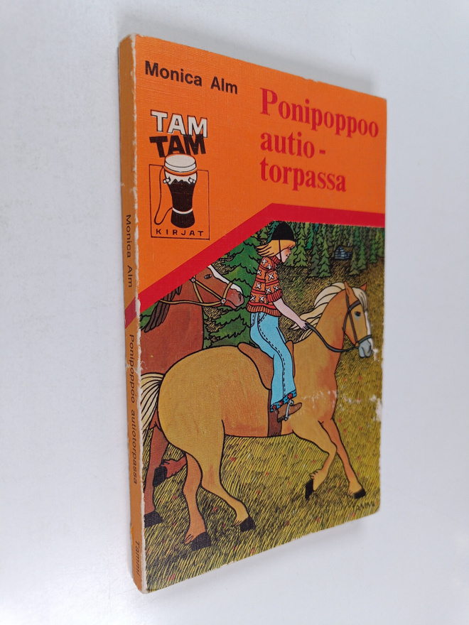 Monica Alm : Ponipoppoo autiotorpassa