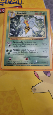 Beedrill #17 Pokemon Base Set RARE non holo card