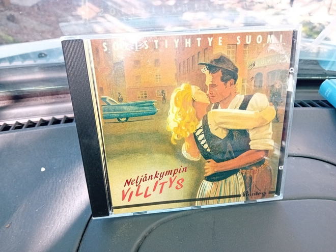 CD SOLISTIYHTYE SUOMI  : Neljänkympin villitys ( SIS POSTIKU