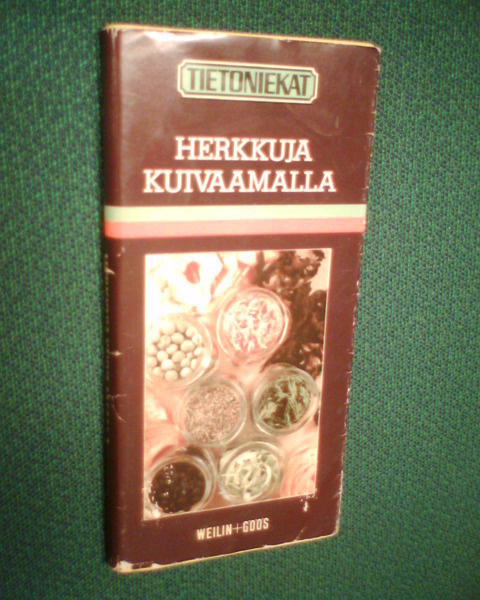 Herkkuja kuivaamalla (Tietoniekat-kirja) Sis.pk:t