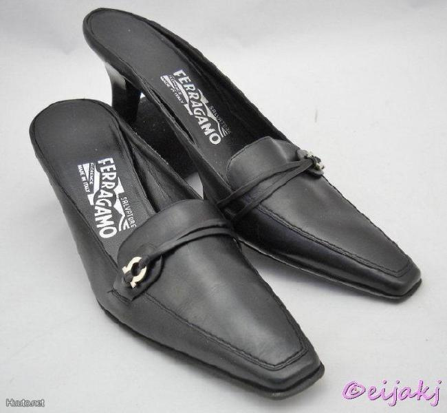 ALE:AIDOT(450$) Ferragamo nahka pistokkaat,logot,37-37.5
