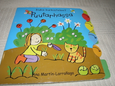Kuka kurkistelee? Puutarhassa