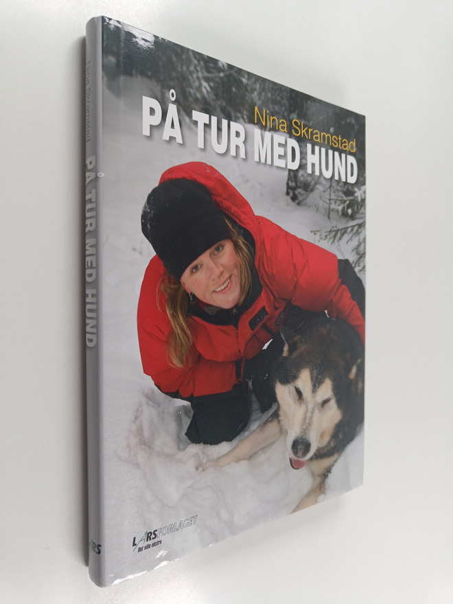 Nina Skramstad : På tur med hund