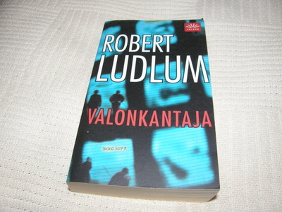 Robert Ludlum Valonkantaja -pok