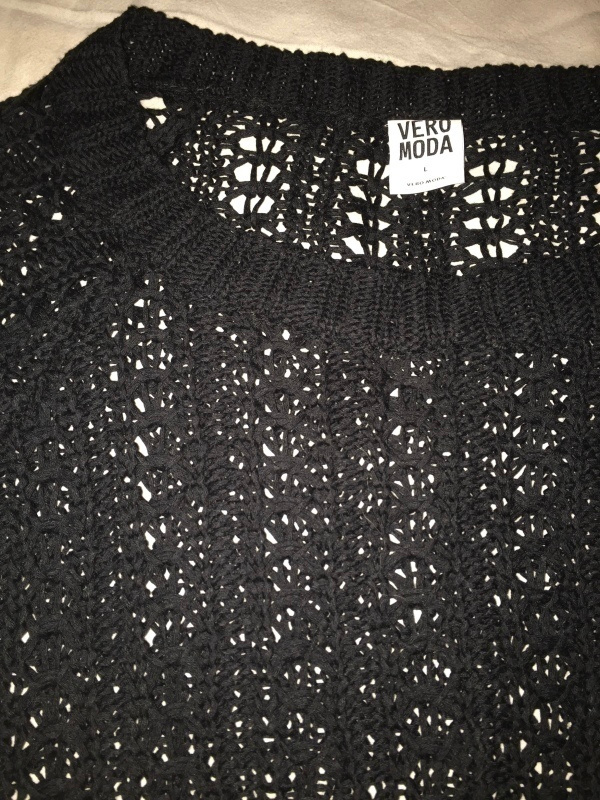 Vero Moda musta reikäneule, koko L