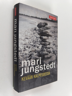 Mari Jungstedt : Kevään kalpeudessa