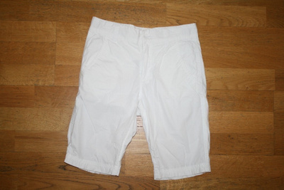 Benetton valkoiset shortsit M / 130