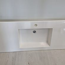 Valkoinen kylpyhuoneen tasoallas 1235 mm