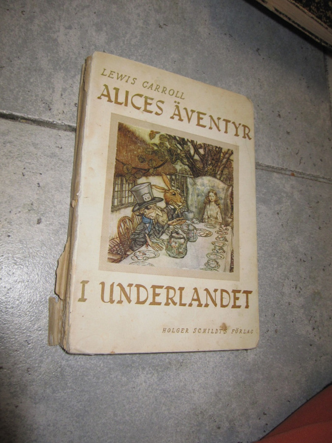 Lewis Carroll : Alices äventyr i underlandet  1946