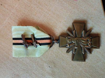 Heimosotaristi 2 miekkaa