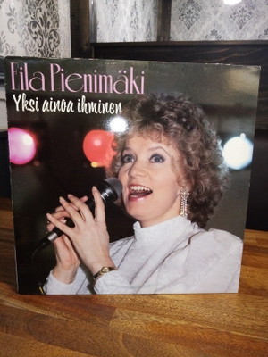 LP Eila Pienimäki :  Yksi ainoa ihminen ( SIS POSTIKULU)
