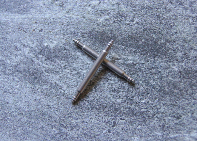 10 kpl jousinastoja (tappeja) (16mm ranneke)