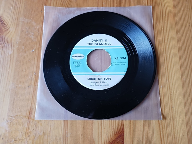 Danny & The Islanders  – Short On Love 7"orig 1964