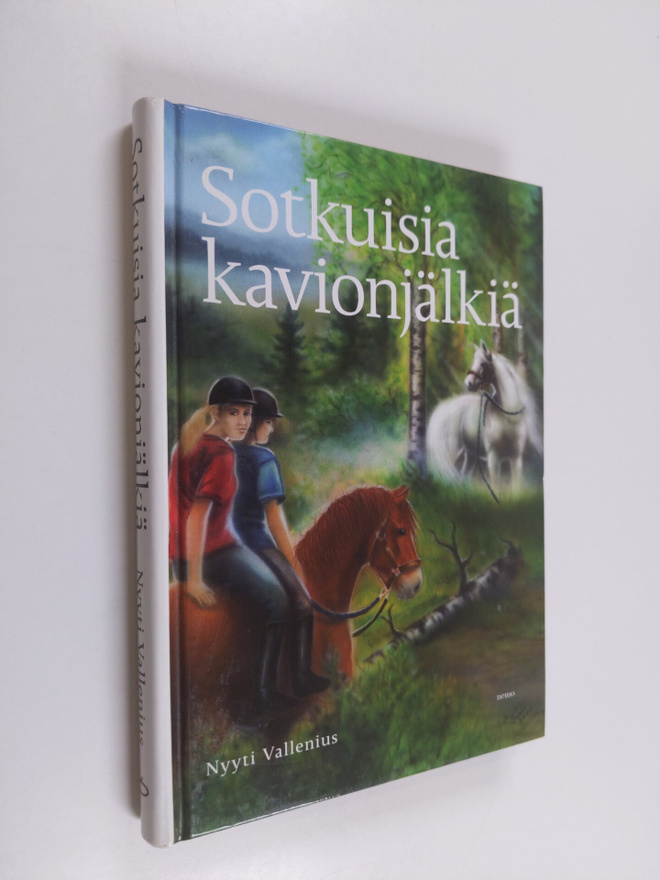 Nyyti Vallenius : Sotkuisia kavionjälkiä